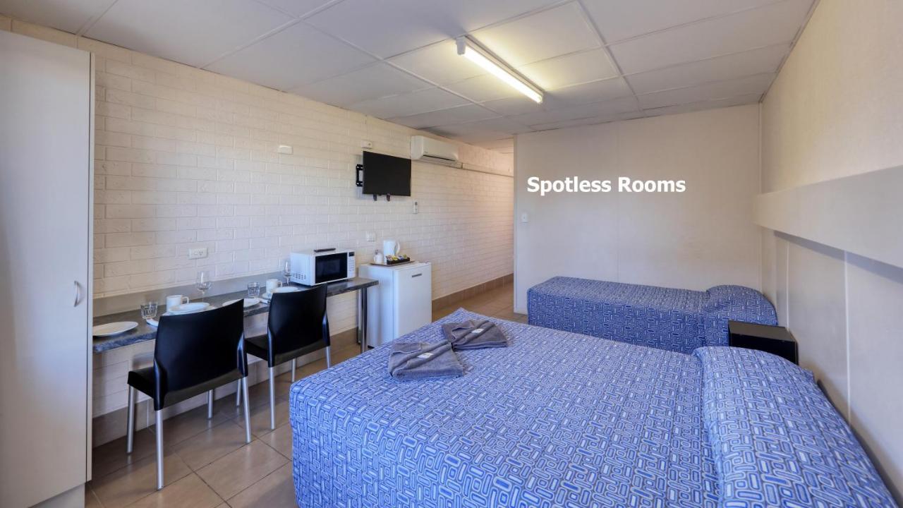Motel 707 Emerald Εξωτερικό φωτογραφία