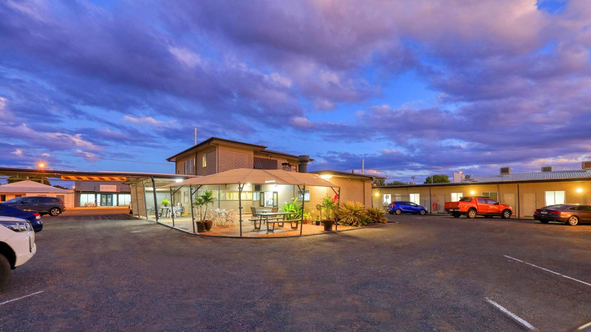 Motel 707 Emerald Εξωτερικό φωτογραφία